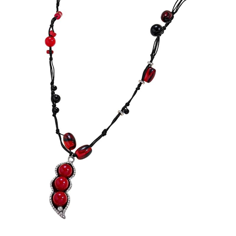 

Versatile Layering Bead Necklace with Oval Bean Pendant and Zircon Accents Clavicle Chain Perfect for Sweater Outfits чорний