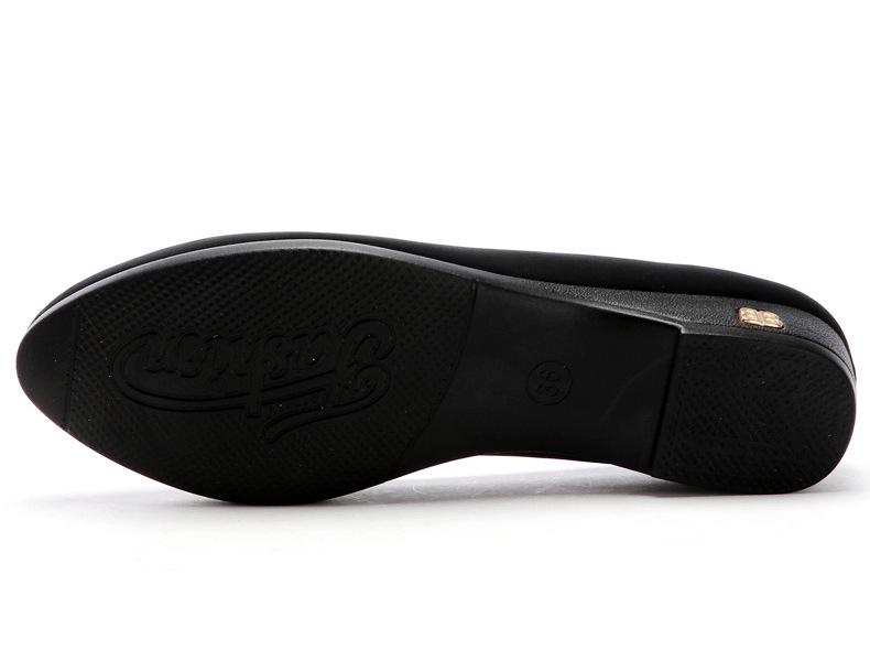 Pantofi de lucru negri cu talpă moale pentru femei - confortabili, respirabili și profesionali în stil vechi Beijing