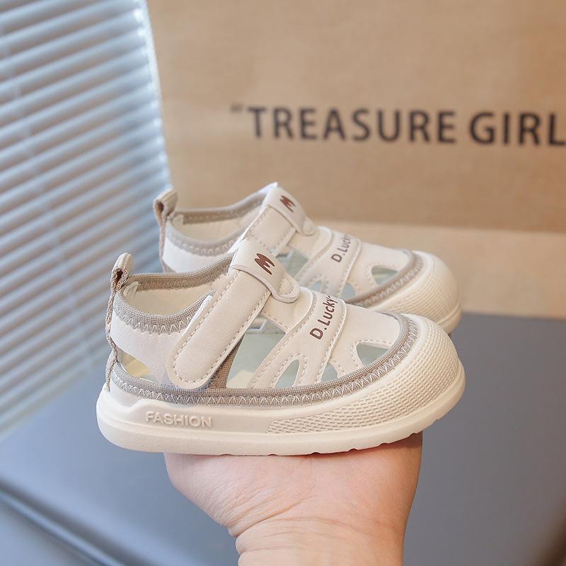 Sommar nya babyhalvsandaler babyflickasandaler väska huvud sparkskydd babypojkesommarskor