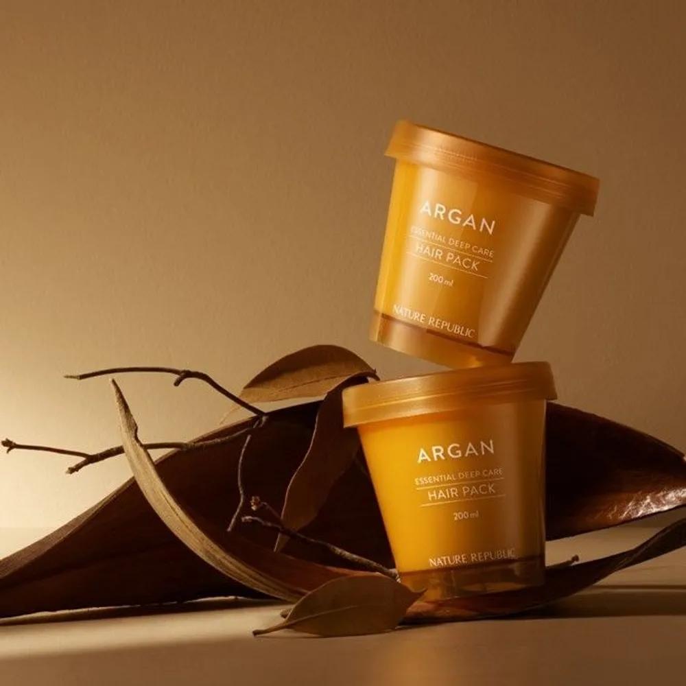 Большой объем маски для волос для поврежденных волос Nature Republic Argan Essential Deep Care Питательная маска для волос 470 мл