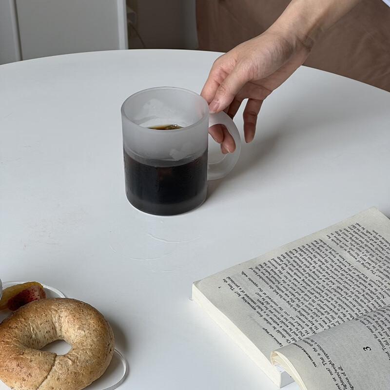 Кружка для питья из матового стекла