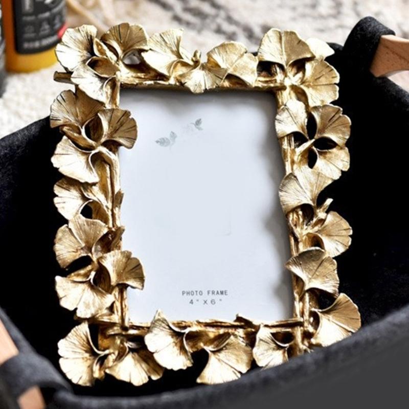 Resin Picture Frame Nostalgic Elegant Type Photo Holder for 6" Photos Bedroom and Living Room Decoration
