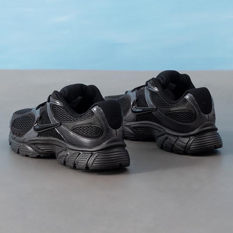 Nike Men's V5 RNR Casual Shoes