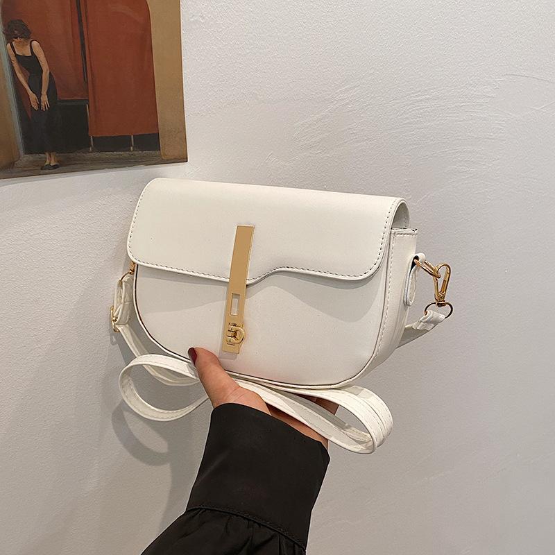 

Лето 2024 года, новая модная французская красивая сумка через плечо с иностранной текстурой, женская сумка-мессенджер, популярная сумка-седло прилив белый