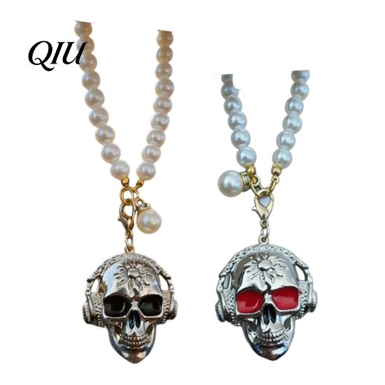 Spooky Vehicle Accessories Skull Car Hanging Ornament, Gothic Faux Pearl Chain Auto Rear Decorative Ornament for Cars View Mirror Charm, Funny
