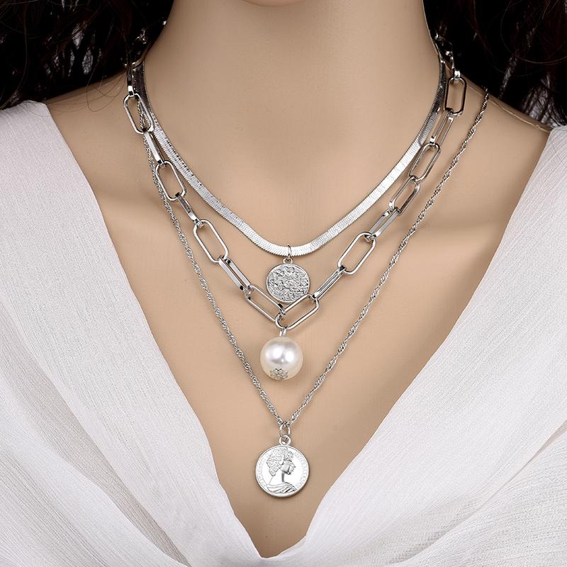 Fashion Vintage Layered Pearl Choker Pendant Necklace Women Gold Copper Color Chain Butterfly Baroque Pearl Necklace Zircon