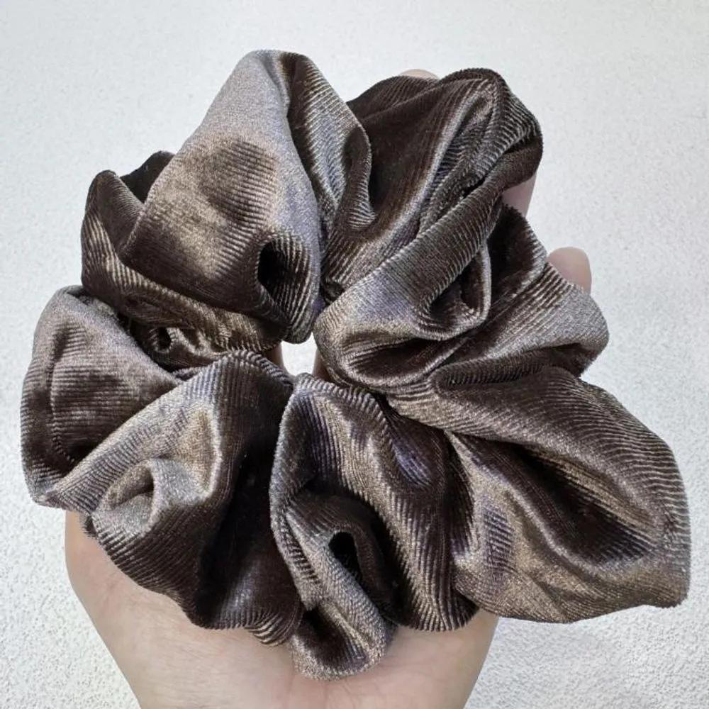 Voluminous Soft King 16cm Velvet Big Size Scrunchie black