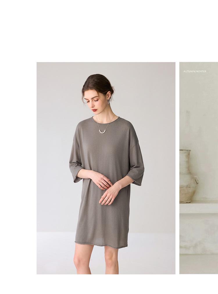 Women's Relaxed Fit Knitted Sweater with Rolled Hem, Five-Point Sleeves, and Round Neck, Made from Fine-Spun Yangzi Yarn.