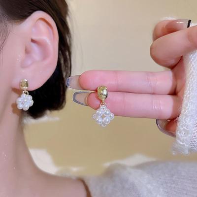 Ohrringe im koreanischen Stil aus S925 Silber mit Perlen - Metall-Design für leichten Luxus für Damen