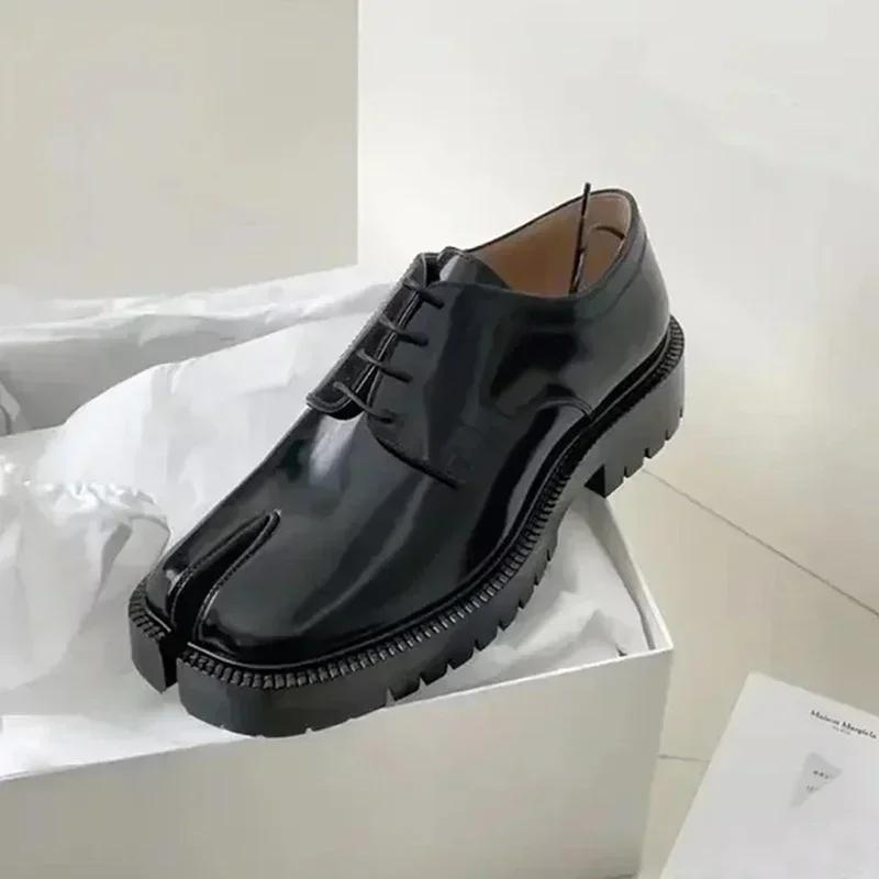 Split Toe Horse Shoe for Men's Thick Sole Loafers Shoes Tabi Shoes Patent Leather Korean Version Trend Casual Shoes 2025 Brand
