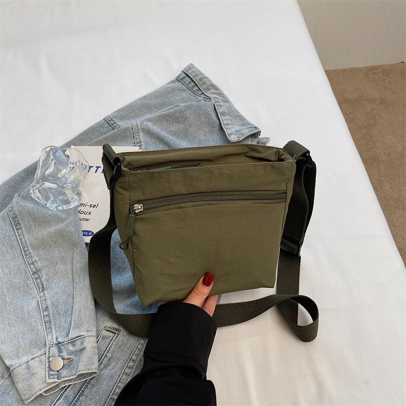 Solid color simple shoulder messenger bag women's casual lightweight portable small square bag large capacity simple denim tote bag