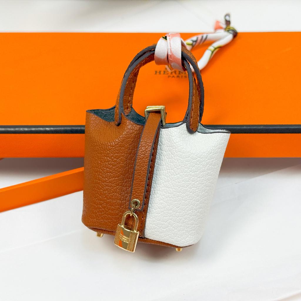 Neuer Mode-Taschenanhänger, hochwertiger Leder-Autoschlüsselanhänger, niedliche kreative Kopfhörertasche, Schmuck für Damenhandtaschen.