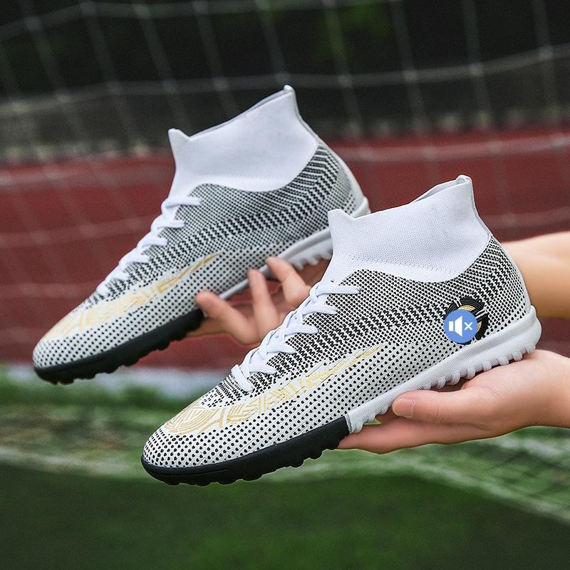 

An assassin high-top football shoe for children, men and women, high-value training small plums 45