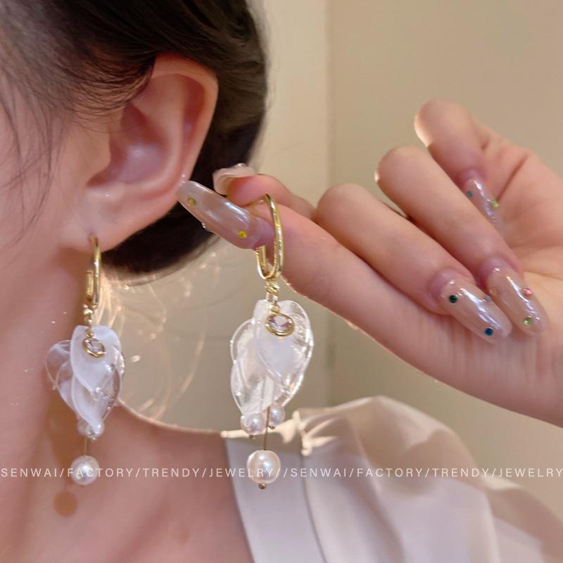 French light luxury design earrings cold wind ventilation petal pearl fringed stud earrings