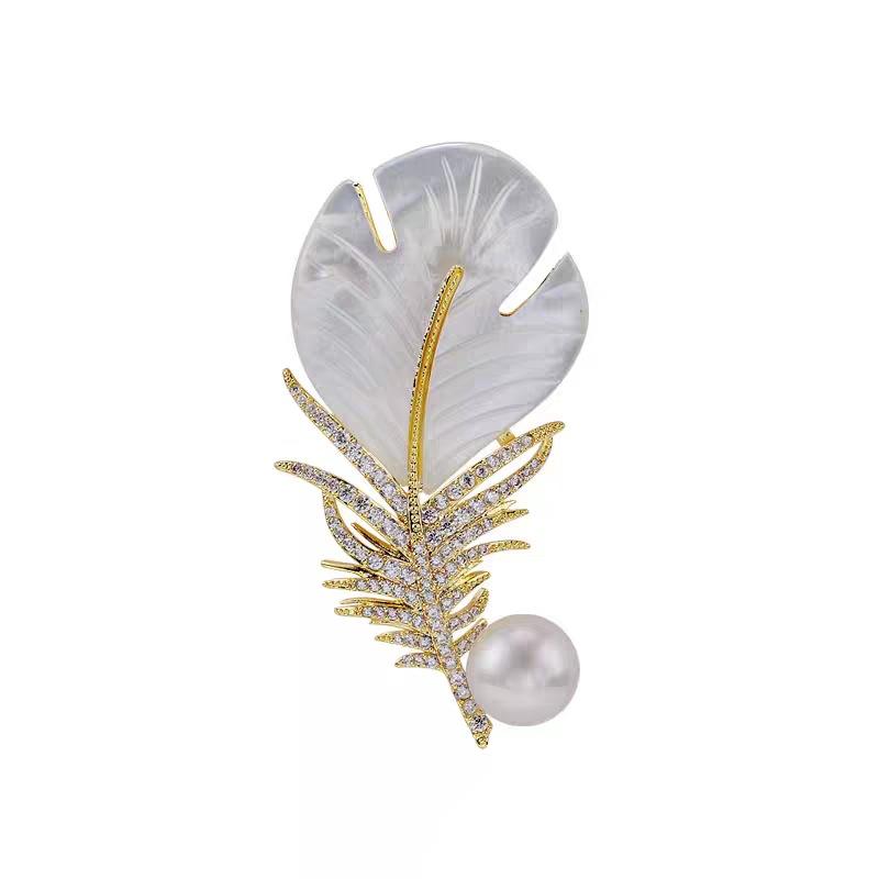 Niche Design Sense Luxury Diamond Feather Brooch High-End Anti-Light Pearl Corsage Women'S Jacket Suit Pin