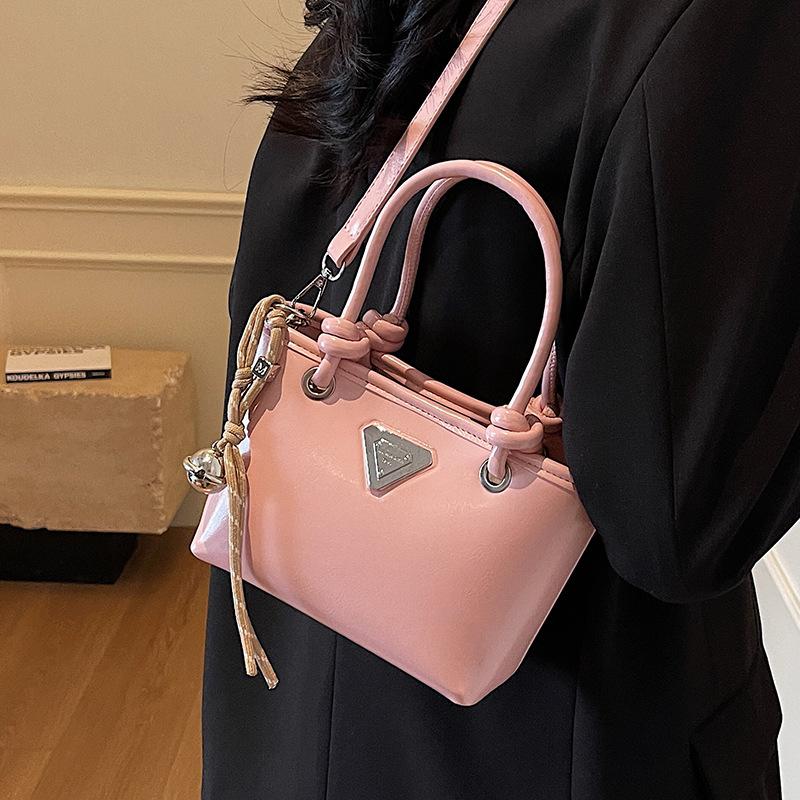 Hot Sale Korean Casual Premium Texture Portable Bucket Bag Simple Trend Fashion Commuter Messenger Bag Women
