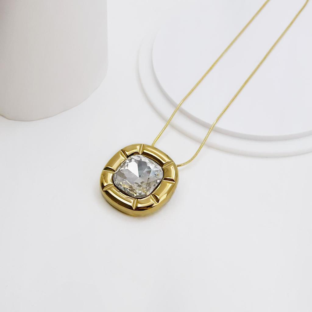 Light Luxury Fashion Square Colored Diamond Necklace Female Popular Personality Temperament Titanium Steel Clavicle Chain Versatile