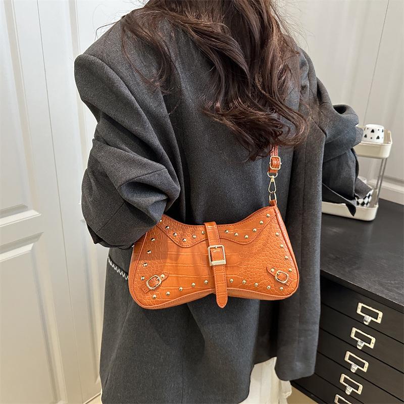 Rivet Simple Retro  Summer Personalized New Fashion Solid Color Trend Casual Shoulder Bag Underarm Bag Women