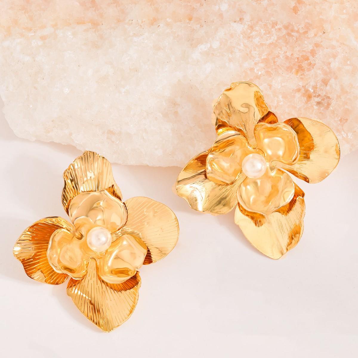 Exaggerated Floral Alloy & Resin Pearl Stud Hoop Earrings золотой