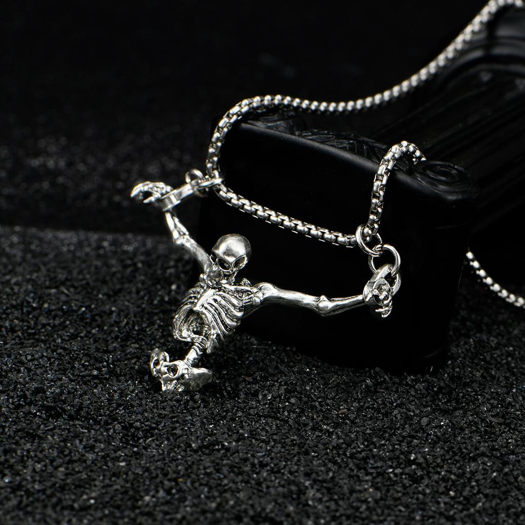A Fashionable and Creative New Halloween Punk Style Skull Necklace Halloween Gift