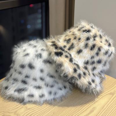 Neuer Fischerhut mit Leopardenmuster und langen Haaren für Damen im Herbst und Winter, kleineres Gesicht, hochwertiger Plüsch-Beckenhut, warmer Ohrenschutz, Lei Feng-Hut