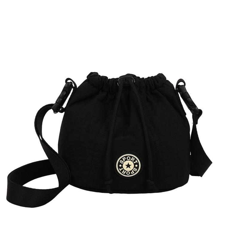 Fashion trend casual simple texture bucket bag 2025 summer new foreign style women personality shoulder messenger bag