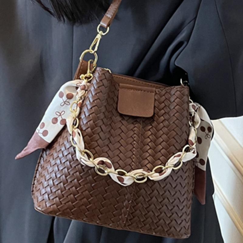 Casual, Fashionable and Simple Women's Bag, Trendy Single-shoulder Bag, Niche Color-blocking Texture Chain Hand-held Bucket Bag