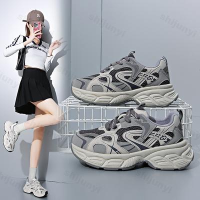 Moda 2025 Wiosna Nowe Damskie Buty Antypoślizgowe Buty Casual Oddychająca Siatka Wygodne Sneakersy Sznurowane Zwiększające Wysokość Wulkanizowane Buty
