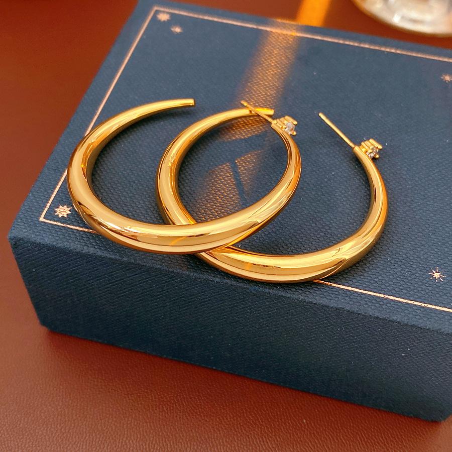 Модные Преувеличенные Универсальные и Крутые Круглые Серьги в Форме Буквы С 1 pair of earrings золотой