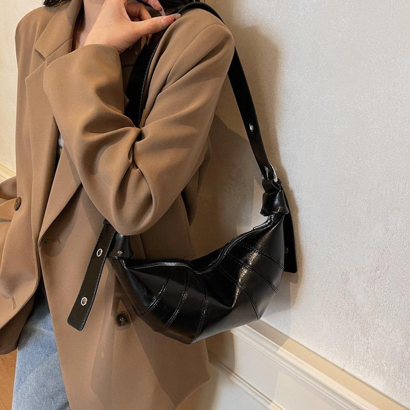 Niche horn bag women's new spring and summer fashion retro versatile underarm shoulder messenger bag