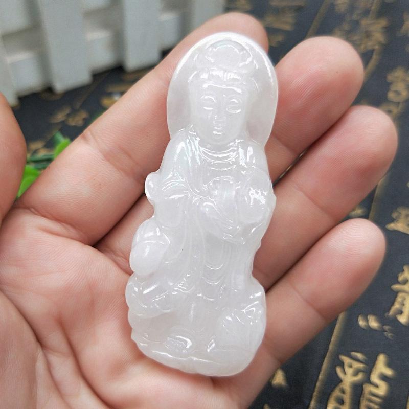 Afghan White Jade Three-Dimensional Guanyin Pendant – Ideal Gift for Travelers and Street Vendors