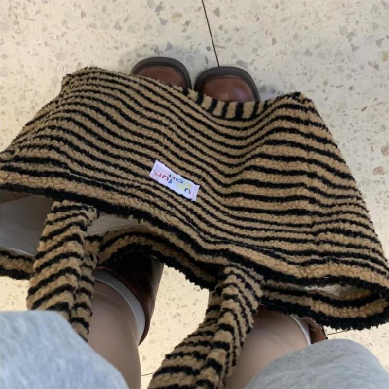 Retro Stripe Plush Tote Bag Women Lambswool Large Capacity Handbag Ladies Harajuku Preppy Style Commute Cute Daily Shoulder Bags