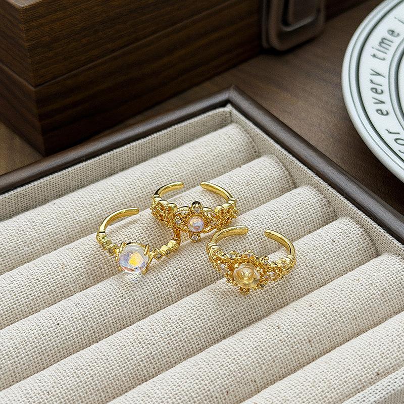 Hochwertiger leichter Luxus Retro Hofstil Mondstein Diamant Zirkonstift Ring Mittelalterlicher Vintage Ring Frau