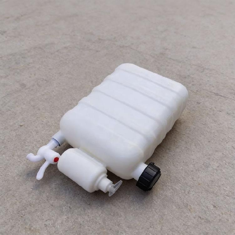 Convenient Outdoor Hand Washing Solution Water Tank For Truckers 9L Portable Tank With Easy Installation For Cleanliness