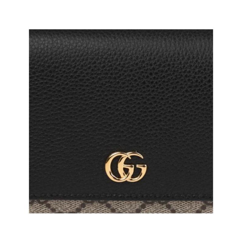 Gucci Carteira GG Marmont com Logo Duplo G design de cores combinando couro GG Supreme estilo casal unissex preto e bege