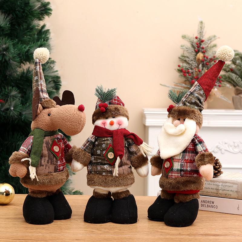 Teleskopische Schneemann- & Rentier-Plüschdekorationen mit Strickmützen für die Weihnachtsausstellung