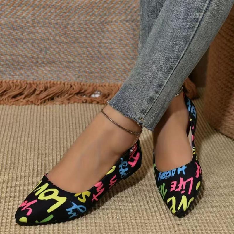 Fashion Large size lightweight soft sole casual shoes for women 2025 autumn and winter new non-slip comfortable flat women single shoes