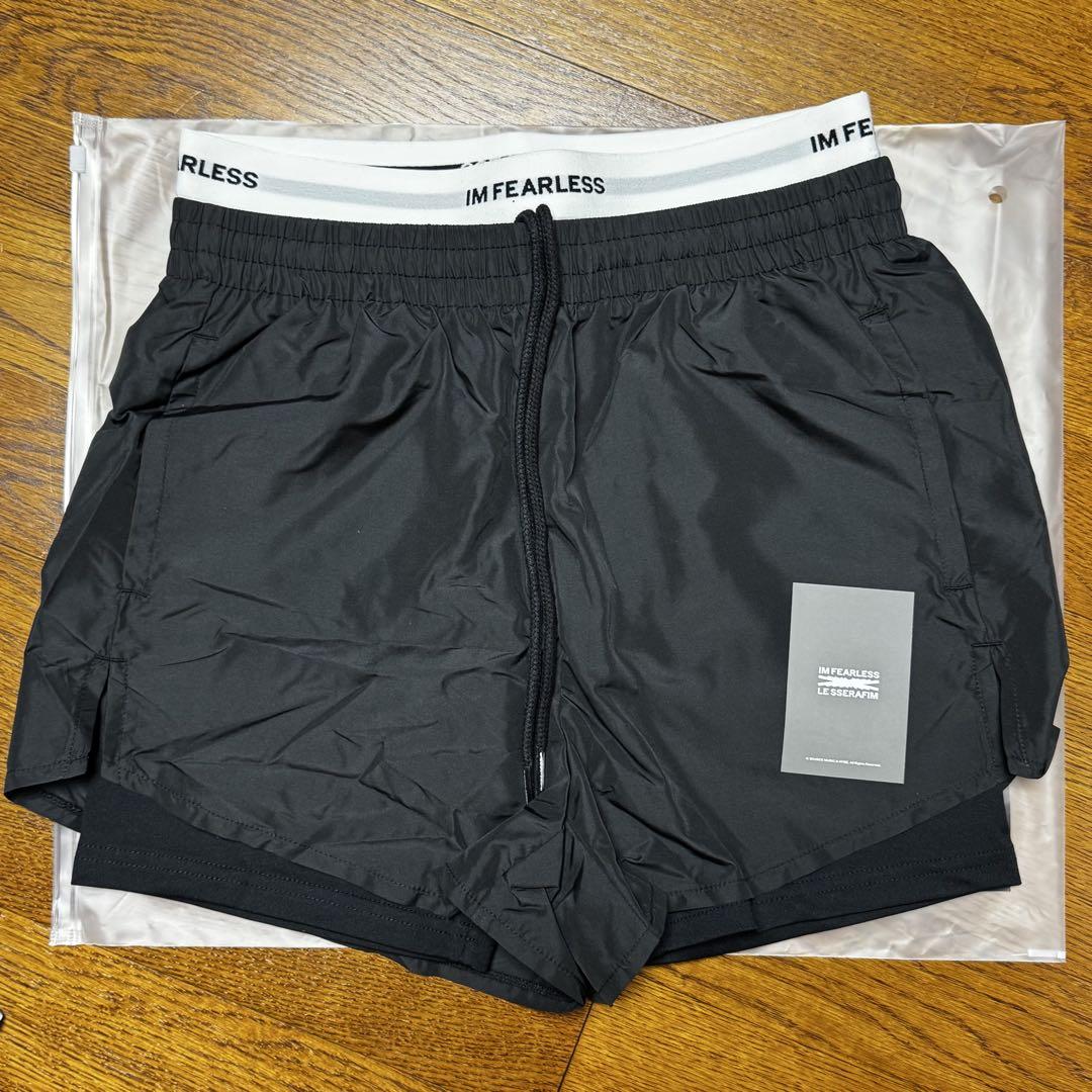 

[Б/У] Двухслойные шорты LE SSERAFIM (черный) Размер M