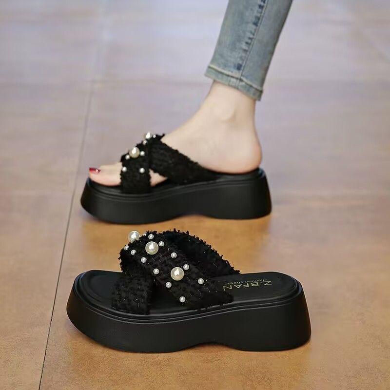 Xiaoxiangfeng pearl thick-soled slippers 2025 new stepping on shit fairy wind with skirt cool slippers female summer wear