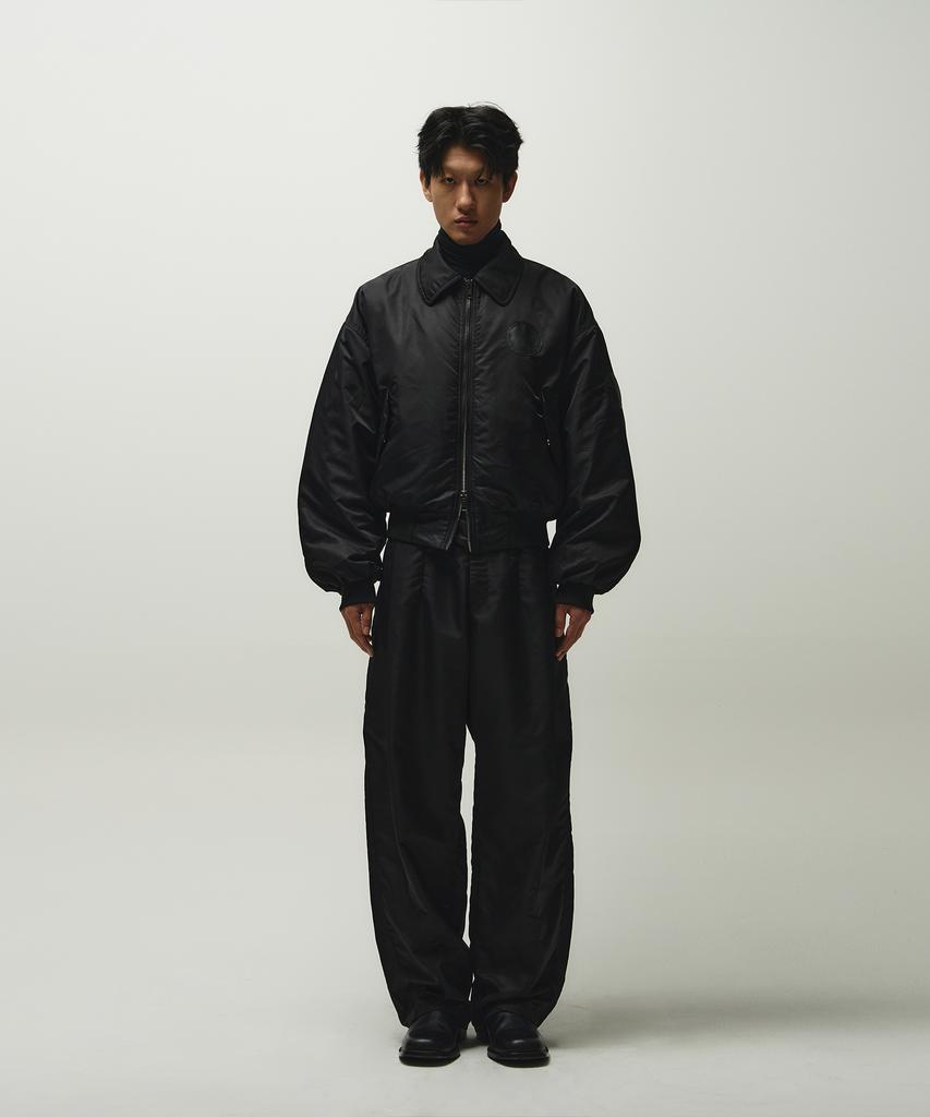 Die Anti-Plattform Gepolsterte Crop Fliegerjacke (Schwarz)