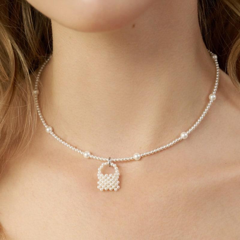 

FANTASTIC PLANET pearl mini bag necklace pearl mini bag necklace