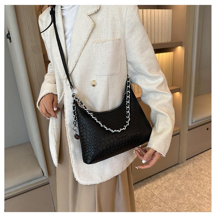 IELGY One-Shoulder Armpit Bag Chain Tote Bag All-Match Woven Messenger Bag