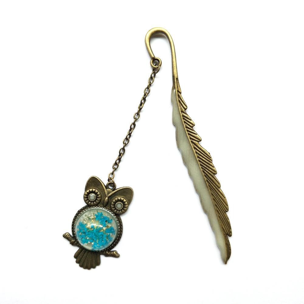 1Pc Luminous Feather Bookmark Retro Glowing Whale Tail Metal Bookmark Fluorescent Owl / Butterfly Bookmark