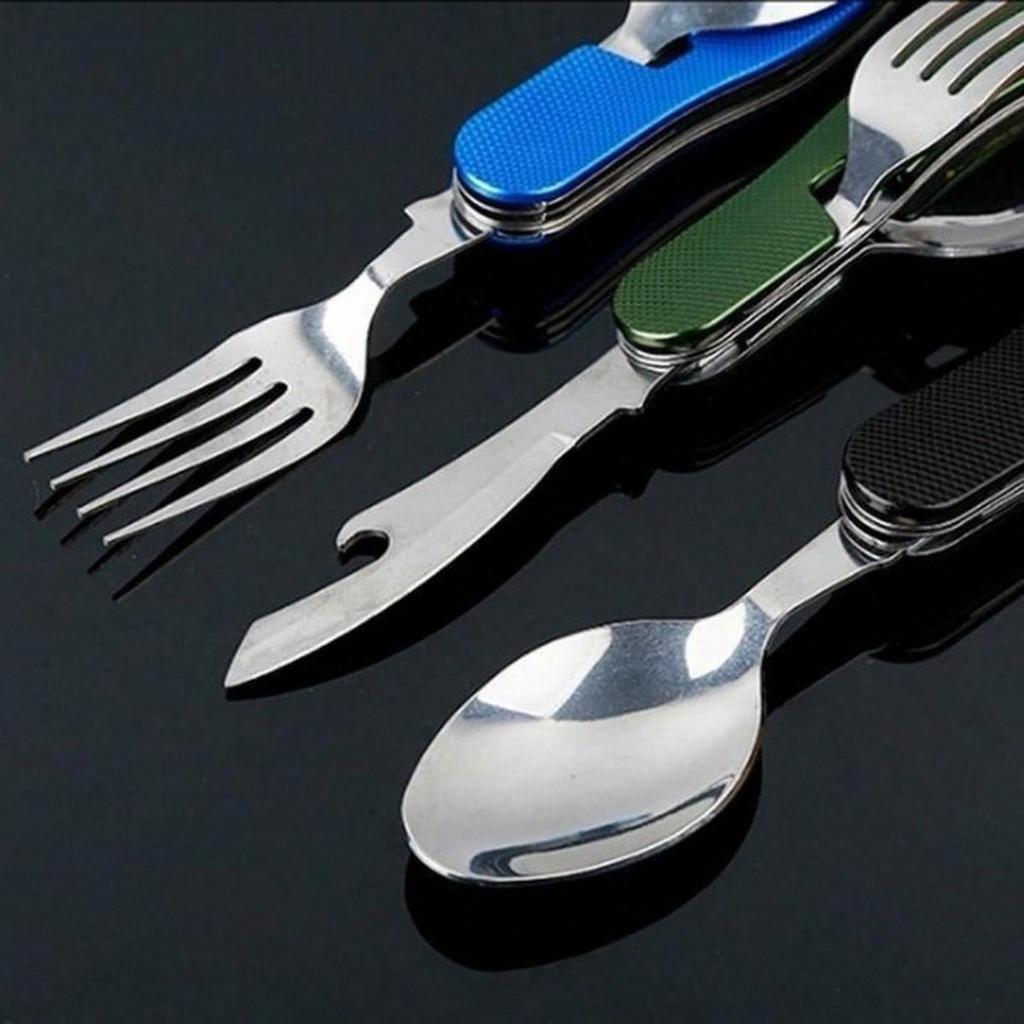 Couverts Multifonction 4 en 1 pour Extérieur Fourchette/Cuillère/Couteau/Ouvre-Bouteille, Kits de Poche Pliants en Acier Inoxydable pour Camping Randonnée Survie Voyage