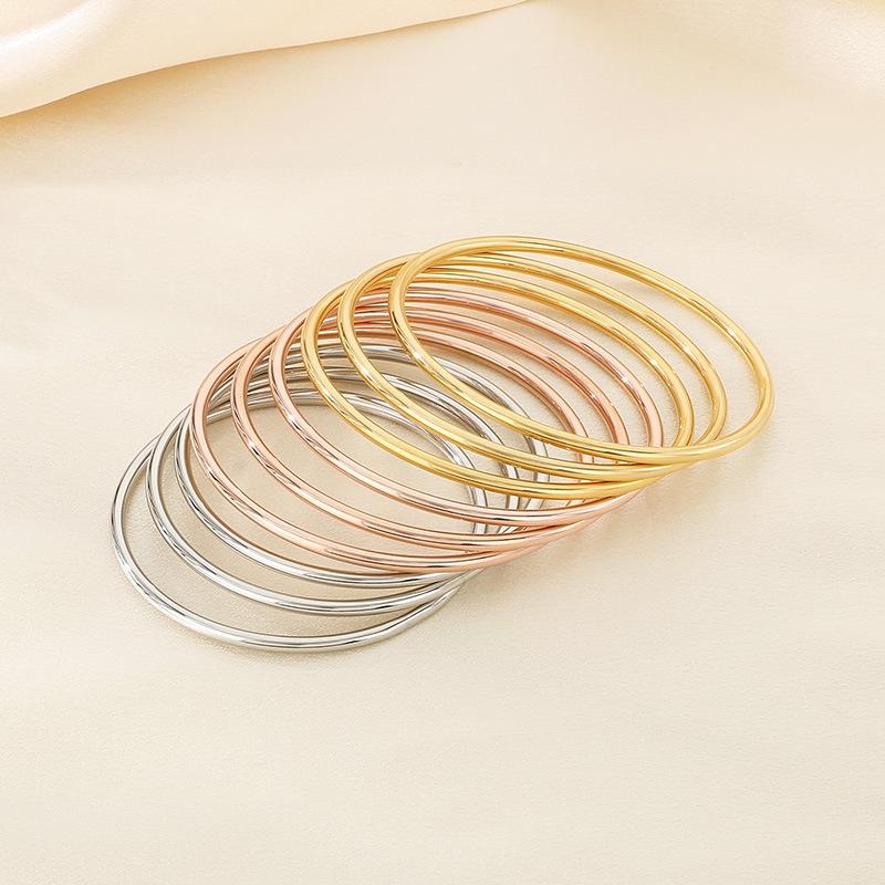 Europäischer & Amerikanischer Stil Stapelbare 3mm Edelstahl 304 Schlichte Drahtarmreifen - Mehrfarbig, Nahtlos, Einteiliges Design.