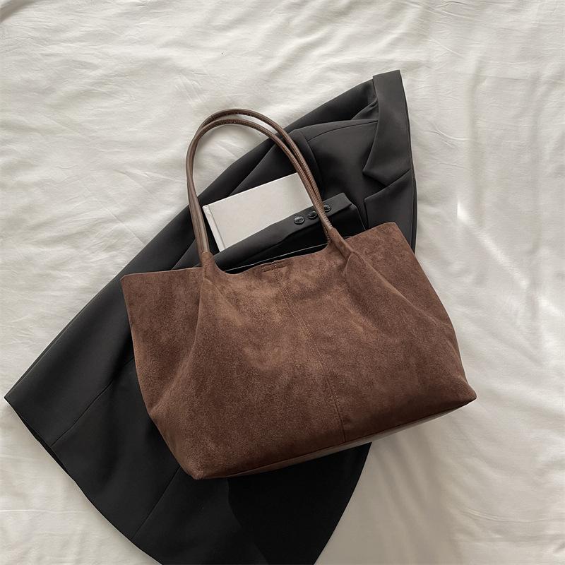 New Autumn and Winter Retro Large-capacity Shoulder Bag Trendy Fashion Tote Bag High-end Suede Versatile Bag