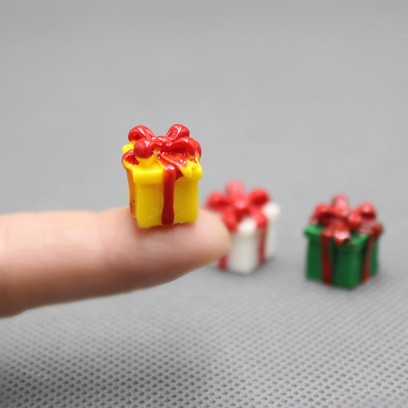 Mini Resin Christmas Gift Box Display Ornaments for Dollhouses and Birthdays