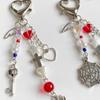 Gothics Skull Bead Keychain with Spiders Designs Sturdy Resin Crafted Fashion Accessory for Trendsetters Daily Use