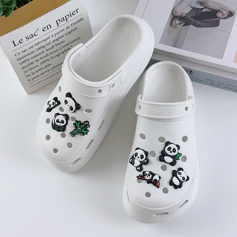 8 Stück Mode Schuhanhänger für Clogs Set Zubehör Lochschuh Schnalle Niedlicher Panda Bambusblatt DIY Schuhdekorationen