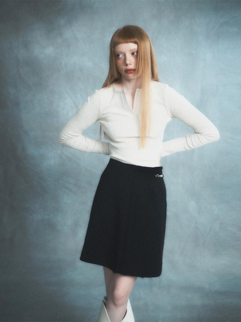 Renezmia Pleated Point Mini Skirt_Black